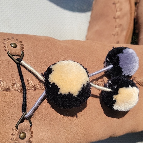 JUICY COUTURE SUEDE BOOTS - Picture 3 of 10